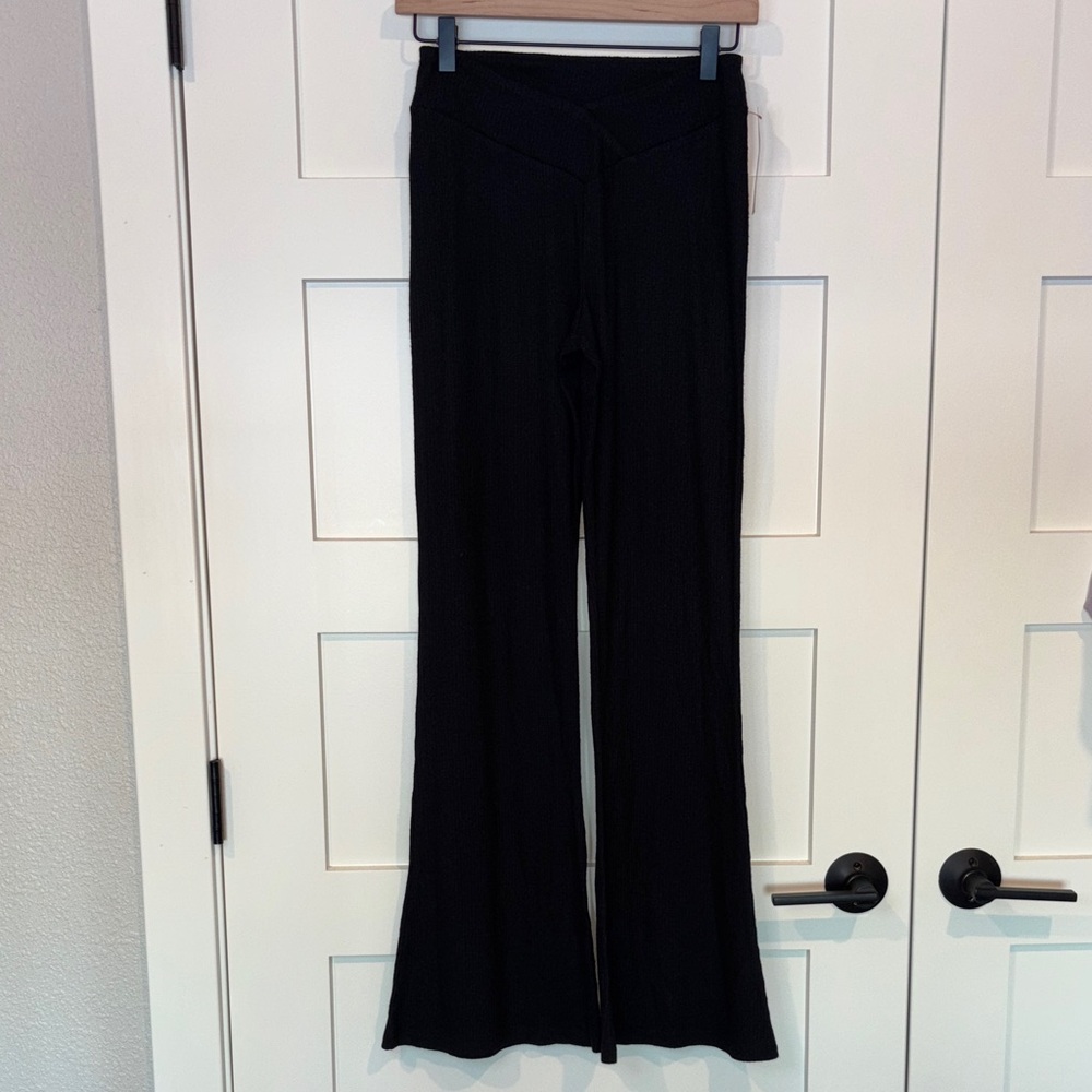 Colsie Ribbed Flare Leggings
